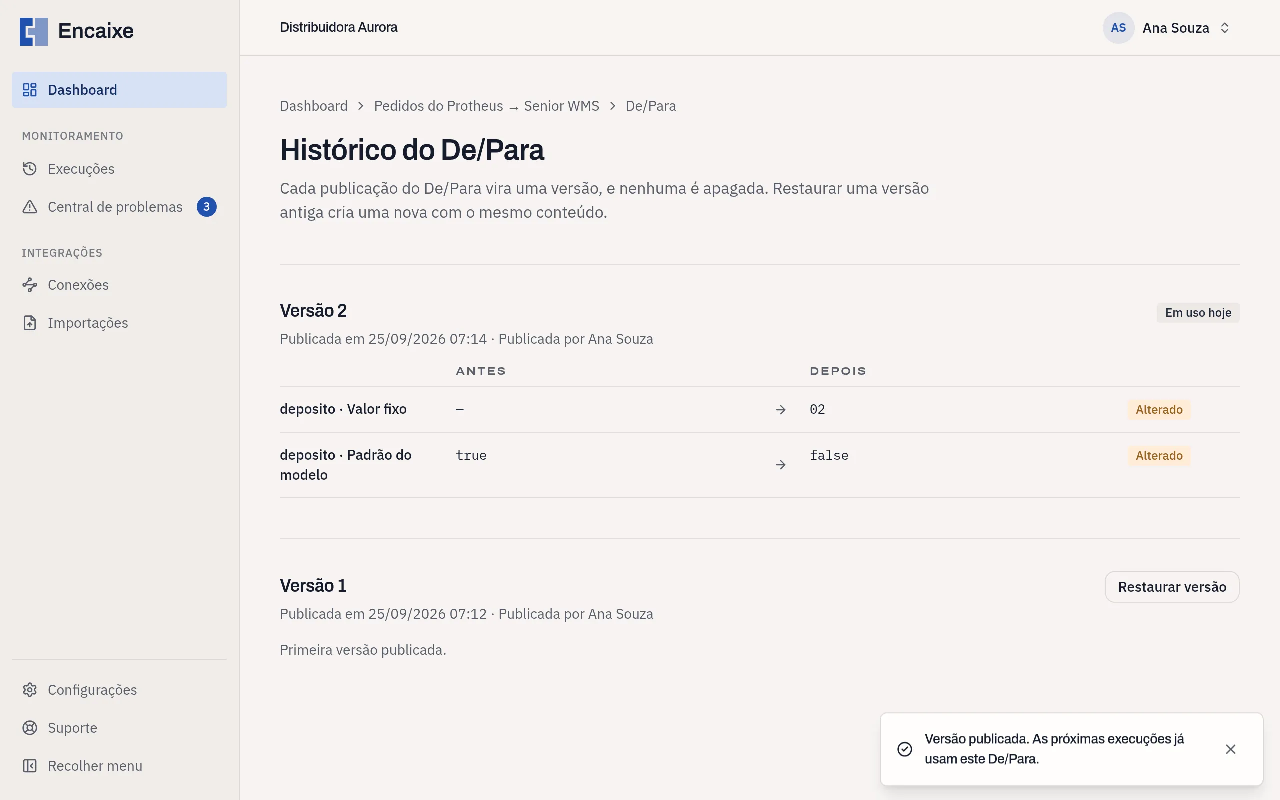 Tela Histórico do De/Para com a versão 2 em uso, as diferenças em relação à versão 1 e o botão Restaurar versão na versão 1